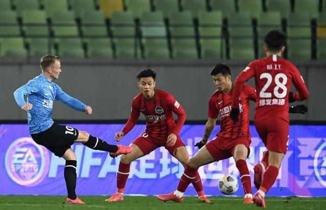 德州扑克APP下载-【中超】拉尔森任意球破门 大连人“靠对手”1比0河南